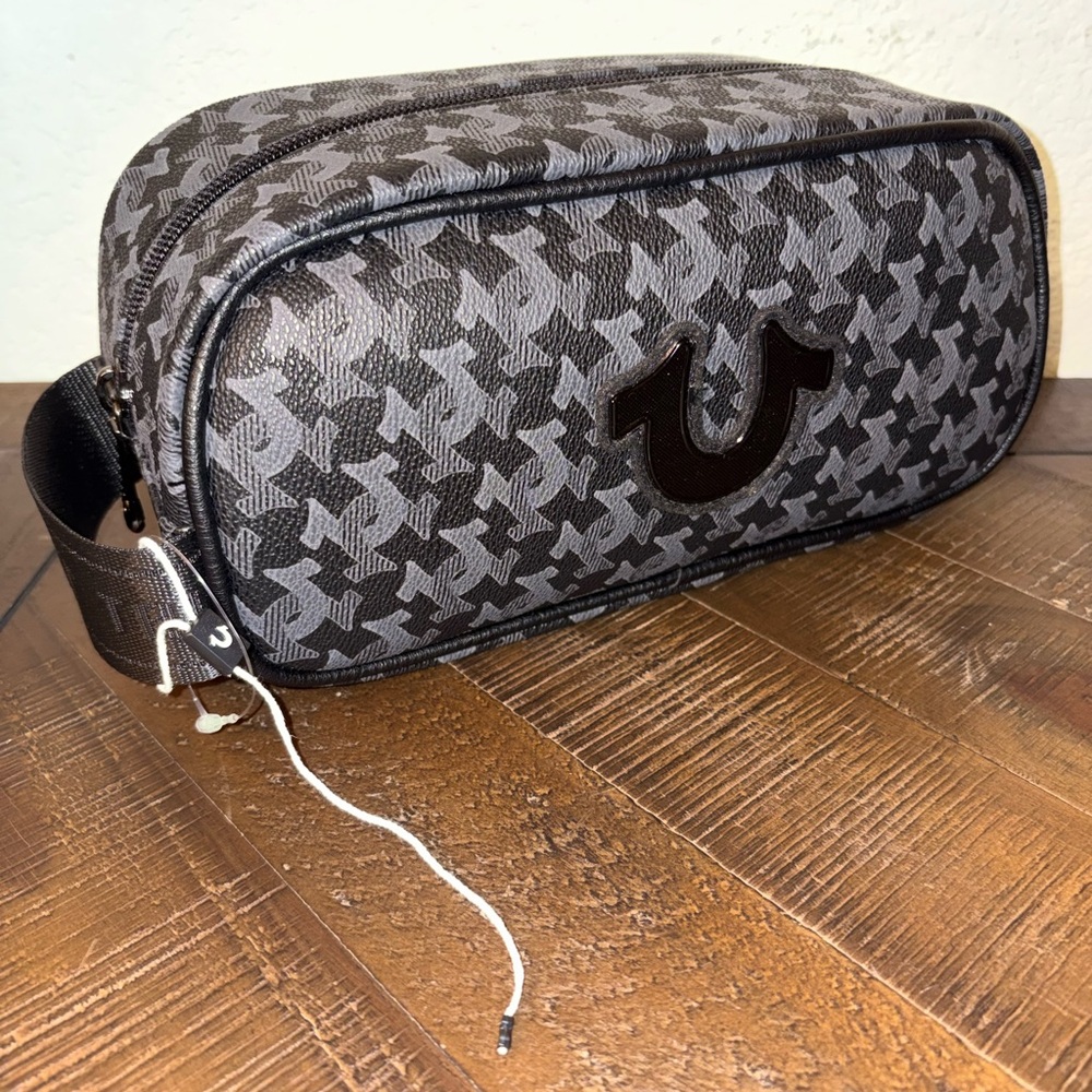 ❤️True Religion Houndstooth Toiletry Bag in Black and Gray